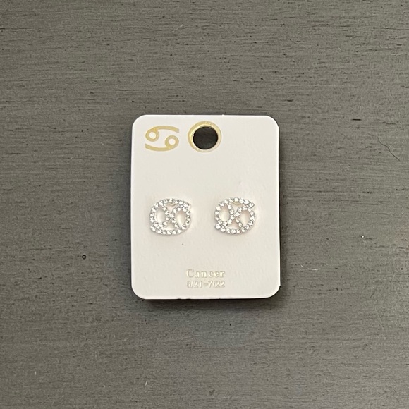 ♋️🦀 Cancer Astrological Zodiac Sign Crystal Silver Earrings June 21 - July 22 - Picture 1 of 2